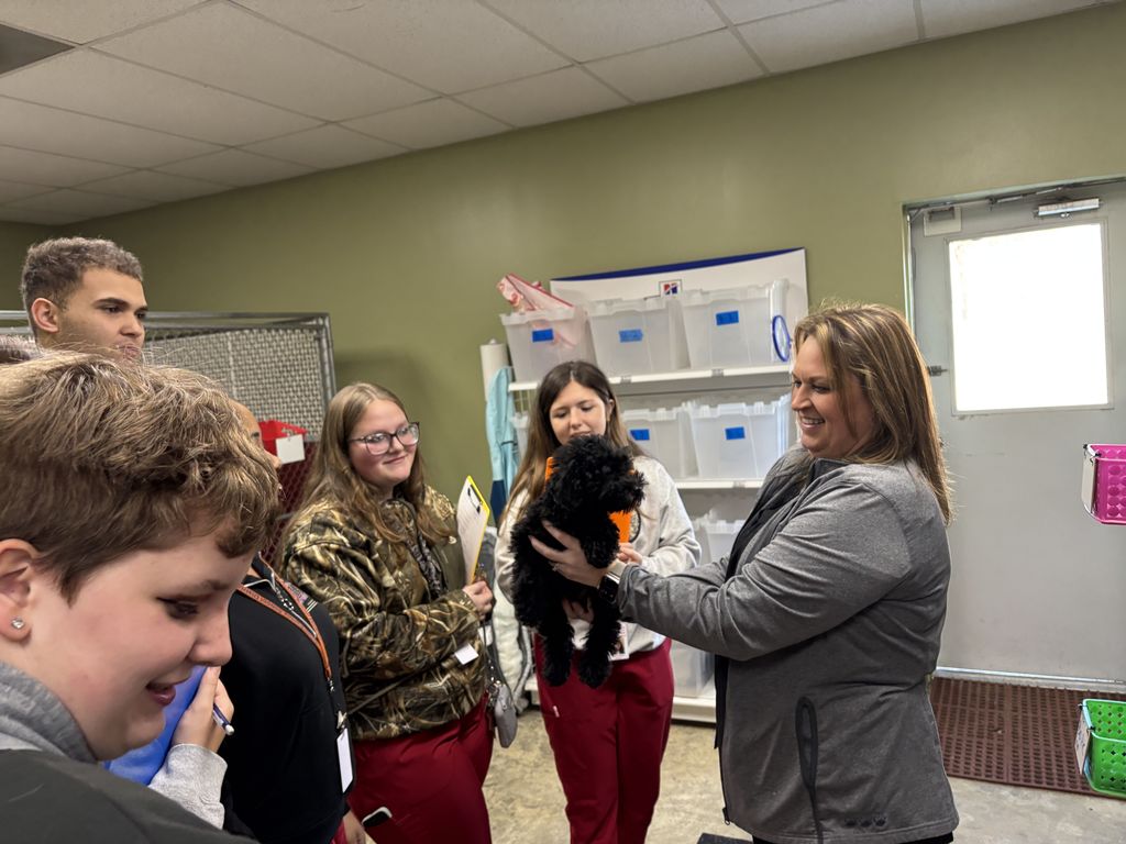 SPHS Healthcare & Clinical Services students had a hands-on learning experience at Family Pet Hospital