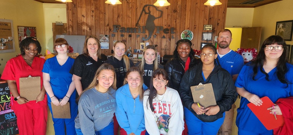 SPHS Healthcare & Clinical Services students had a hands-on learning experience at Family Pet Hospital