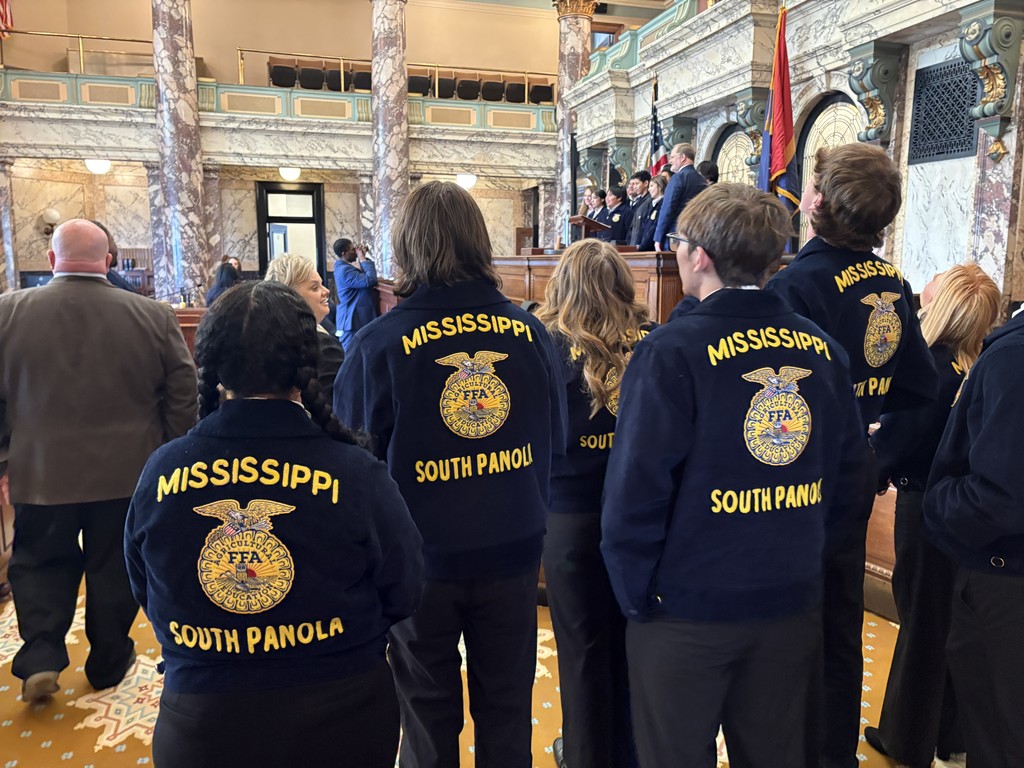 South Panola FFA had the honor of visiting the Mississippi State Capitol.