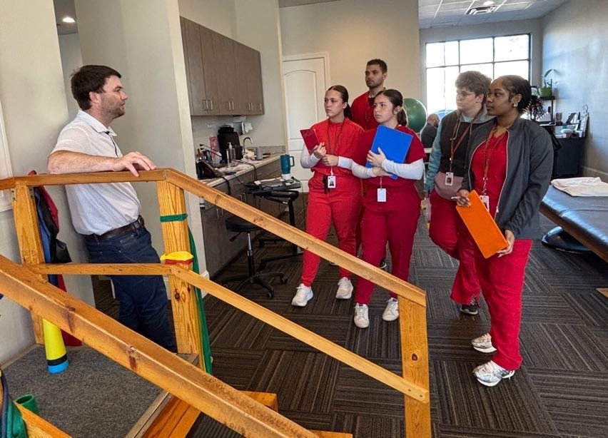 South Panola High School Healthcare & Clinical Services students had an incredible hands-on learning experience at Athletico Physical Therapy!