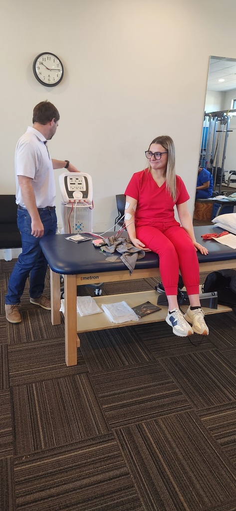 South Panola High School Healthcare & Clinical Services students had an incredible hands-on learning experience at Athletico Physical Therapy!