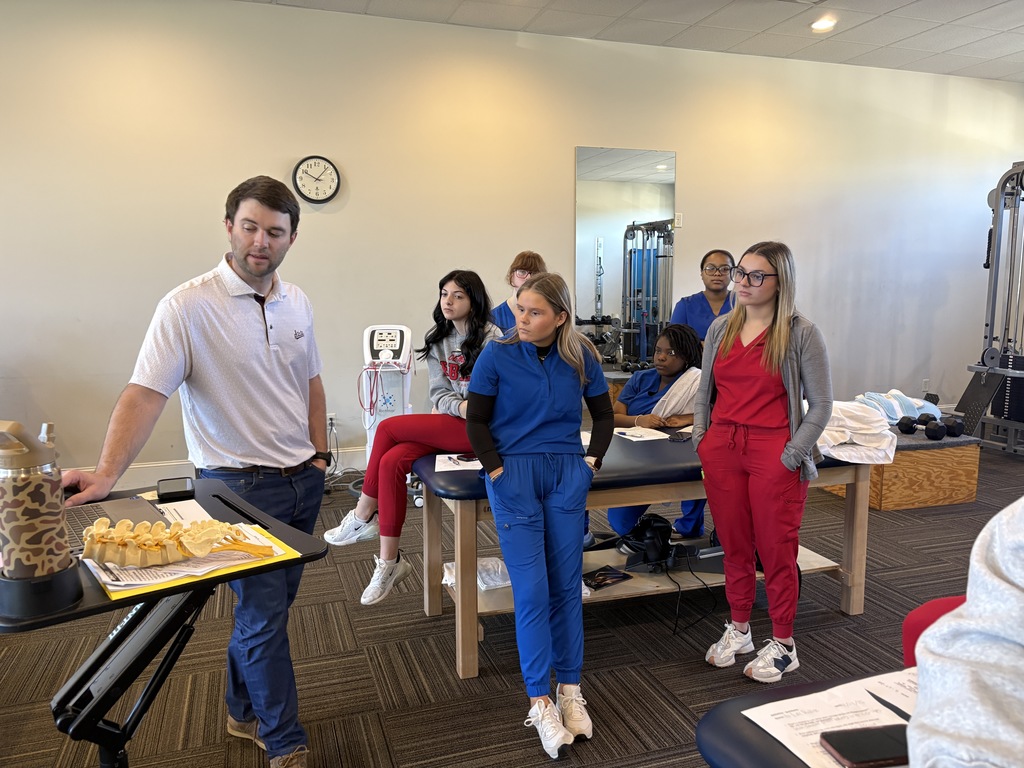 South Panola High School Healthcare & Clinical Services students had an incredible hands-on learning experience at Athletico Physical Therapy!