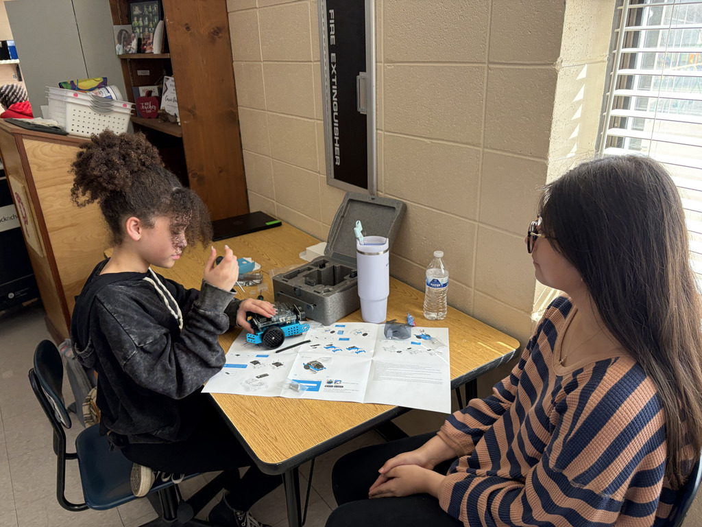 junior high students building robots