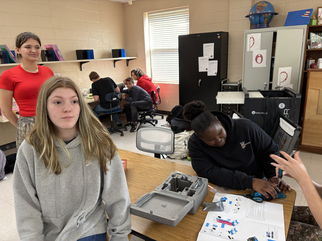 junior high students building robots