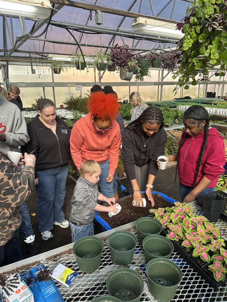 Early Childhood students teamed up with Mr. Davenport’s Horticulture I classes for a special collaboration in the greenhouse.