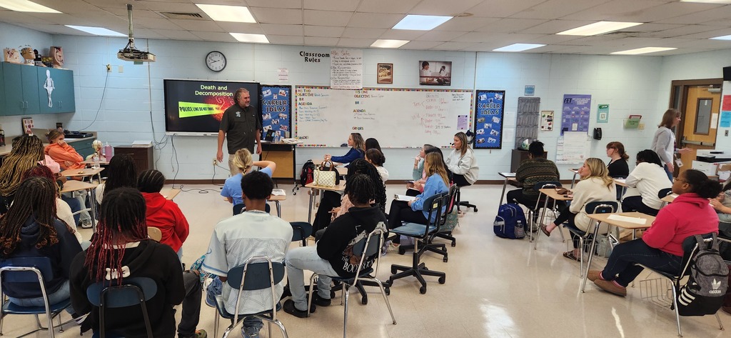 Healthcare & Clinical Services students in Mrs. Shultice and Mrs. Sprouse’s classes heard from C. Robertson, a retired law enforcement professional