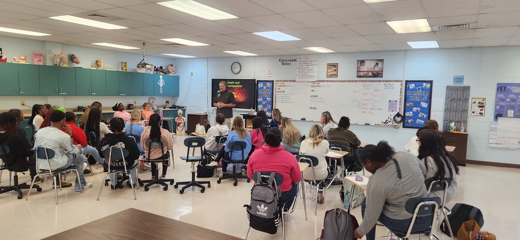Healthcare & Clinical Services students in Mrs. Shultice and Mrs. Sprouse’s classes heard from C. Robertson, a retired law enforcement professional