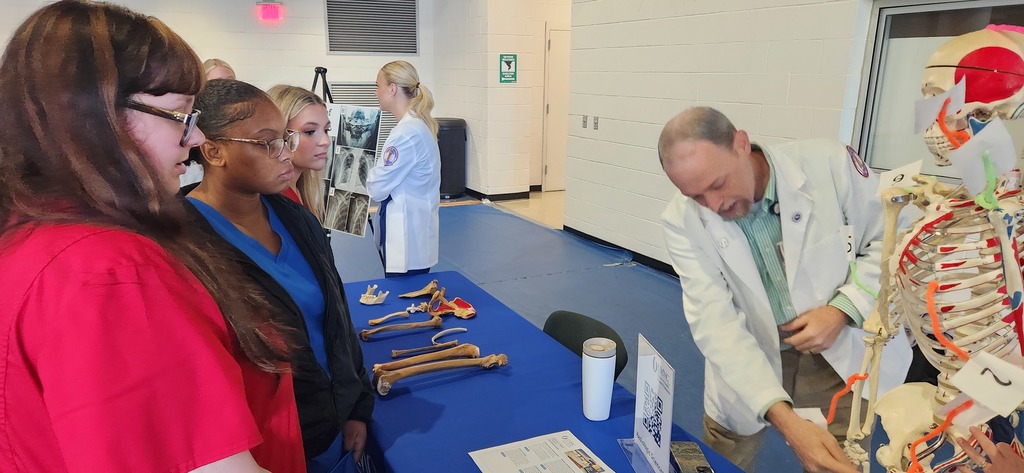 SPHS Healthcare & Clinical Services students from Mrs. Shultice and Mrs. Sprouse’s classes had ahands-on learning experience at UMMC Discovery Day in Jackson, MS