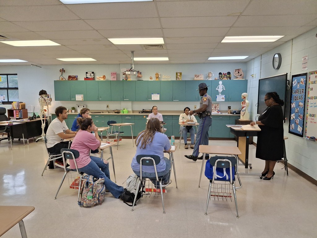 Mississippi Highway Patrol Officer Harden, Troop E and Forensic Scientist Mrs. Tyson recently visited South Panola High School’s CTE Health Science classes to share insight into careers in forensics. 