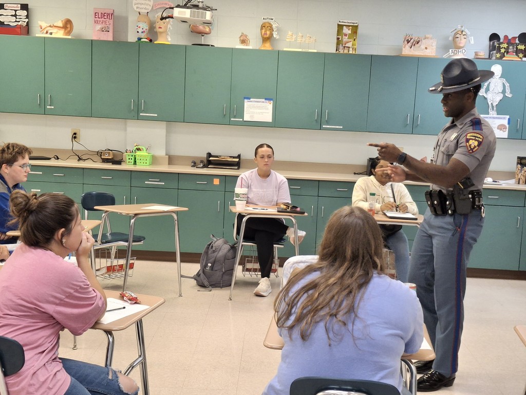 Mississippi Highway Patrol Officer Harden, Troop E and Forensic Scientist Mrs. Tyson recently visited South Panola High School’s CTE Health Science classes to share insight into careers in forensics. 
