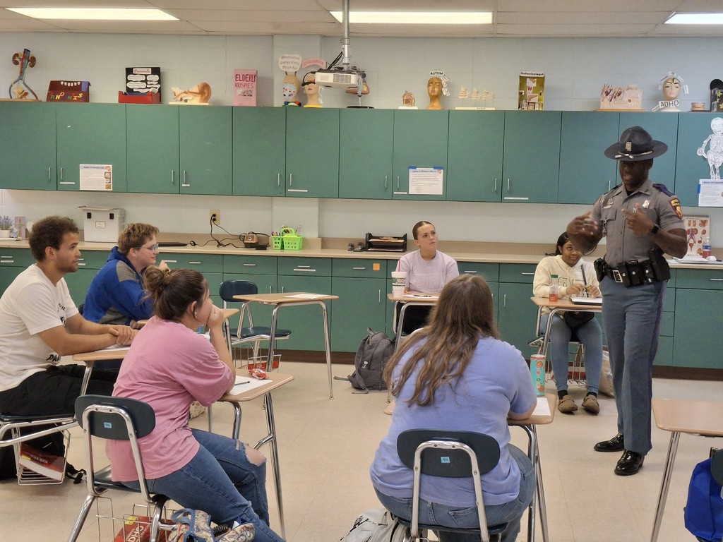 Mississippi Highway Patrol Officer Harden, Troop E and Forensic Scientist Mrs. Tyson recently visited South Panola High School’s CTE Health Science classes to share insight into careers in forensics. 