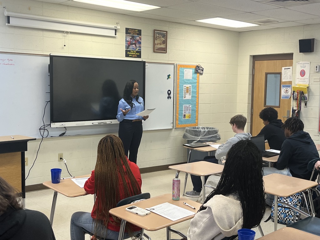 Mrs. Candace Morgan, MBA, Banking Center Manager, spoke with students in Coach Montez Griffin’s Personal Finance class. 