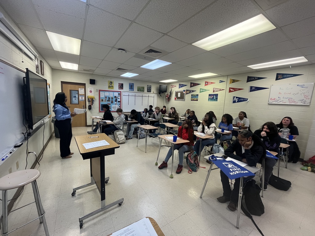 Mrs. Candace Morgan, MBA, Banking Center Manager, spoke with students in Coach Montez Griffin’s Personal Finance class. 