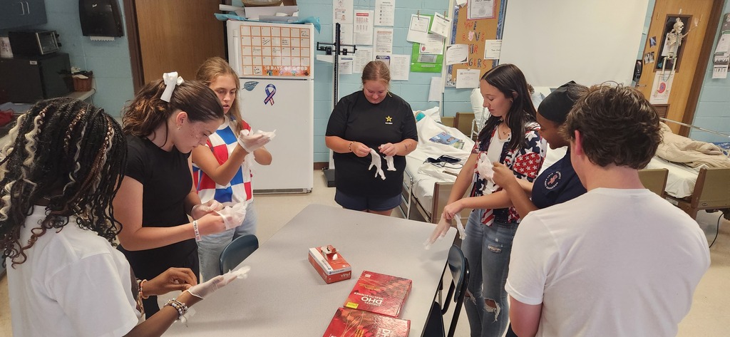 Our SPHS Health Science Core students are getting hands-on experience learning one of the most important responsibilities in healthcare—preventing the spread of infection!