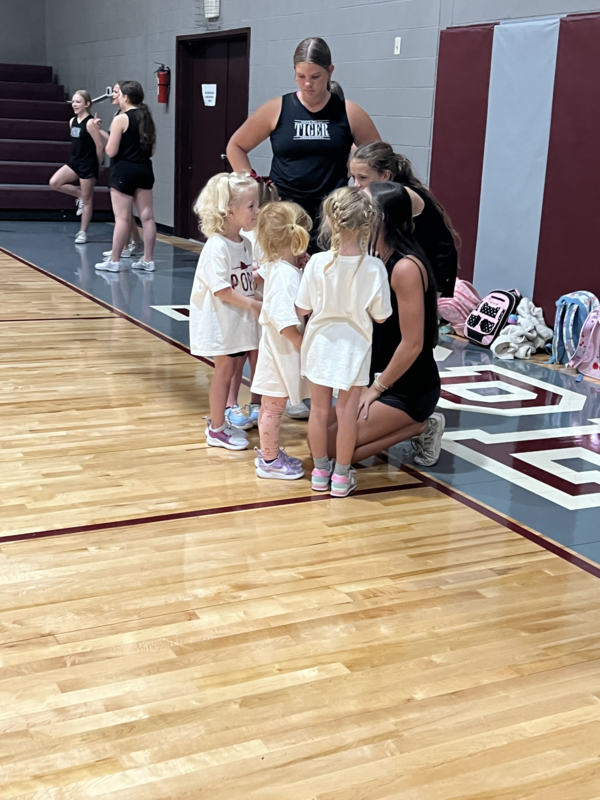 Elementary students at cheer camp