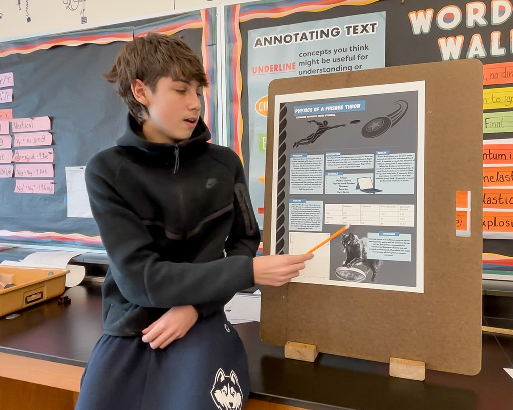 SPHS student with poster with the topic: The Physics of a Frisbee Throw