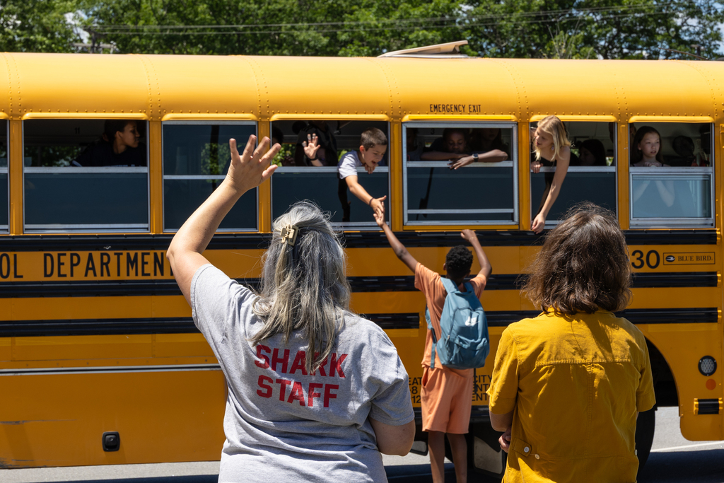 SPMS students leaving on the last day of school.