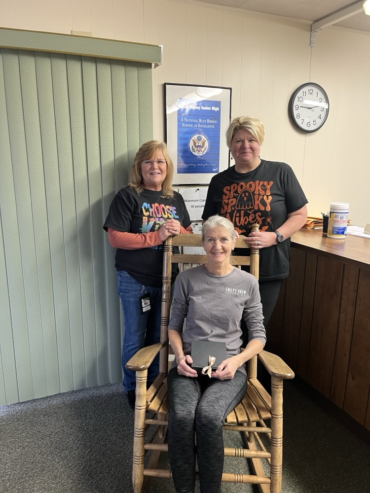 Jane Raab with SRES Cafeteria Supervisors