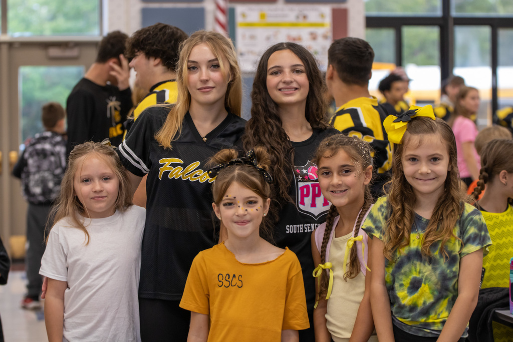 What a great way to wrap up Homecoming Week! Our Varsity High School Athletes made a very special visit to the Elementary School this morning, welcoming students and joining them for breakfast. We 💛 our Falcon community! #foreverfalcons