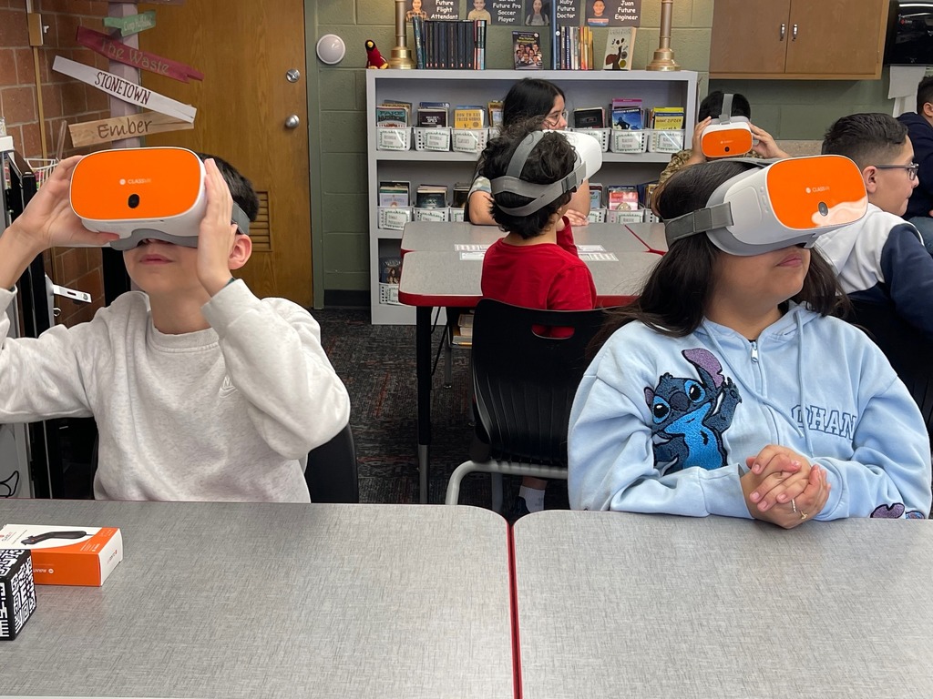 5th grade class using VR to learn 