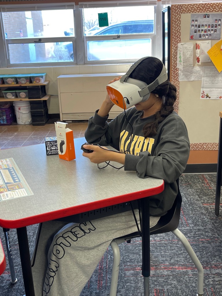 5th grade class using VR to learn 