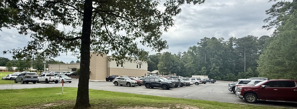 Full parking lot at the co-op