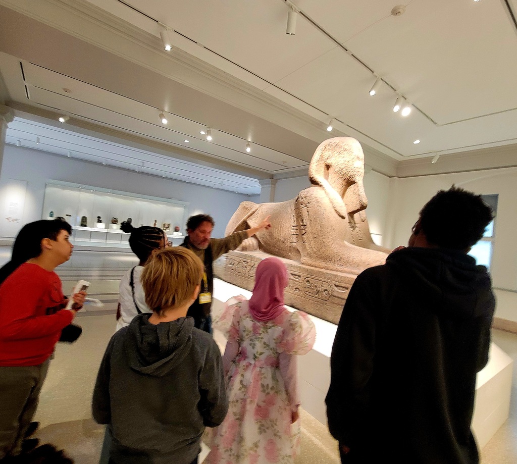 Students looking at sphinx 