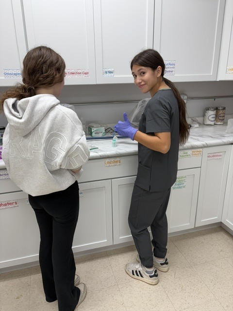 🔬🐾 Veterinary Science I in the Lab! 🐾🔬 Our Veterinary Science I students have been getting hands-on experience with some important diagnostic skills! This week, students learned how to properly set up fecal floats and collect urine samples. 🧪🐶🐱