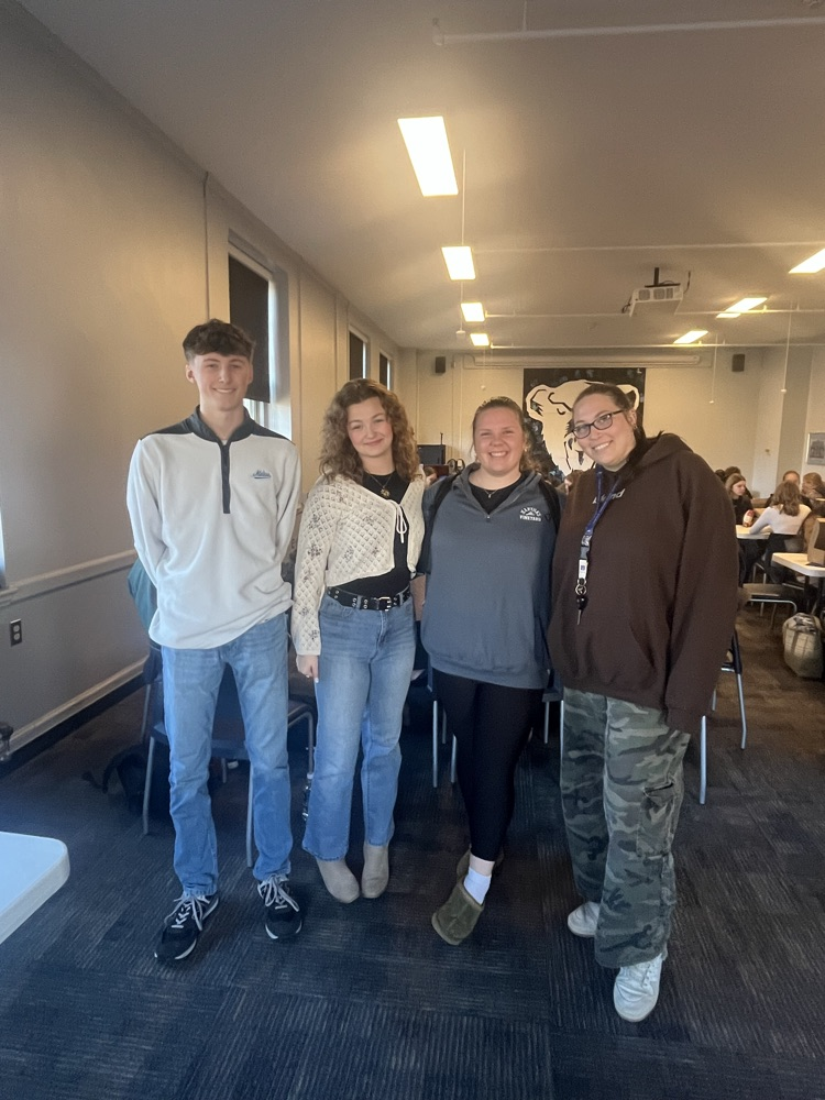 4 SACS Alumni and current UMO students joined us for lunch. Ethan, Rylee, Callie & Kacy