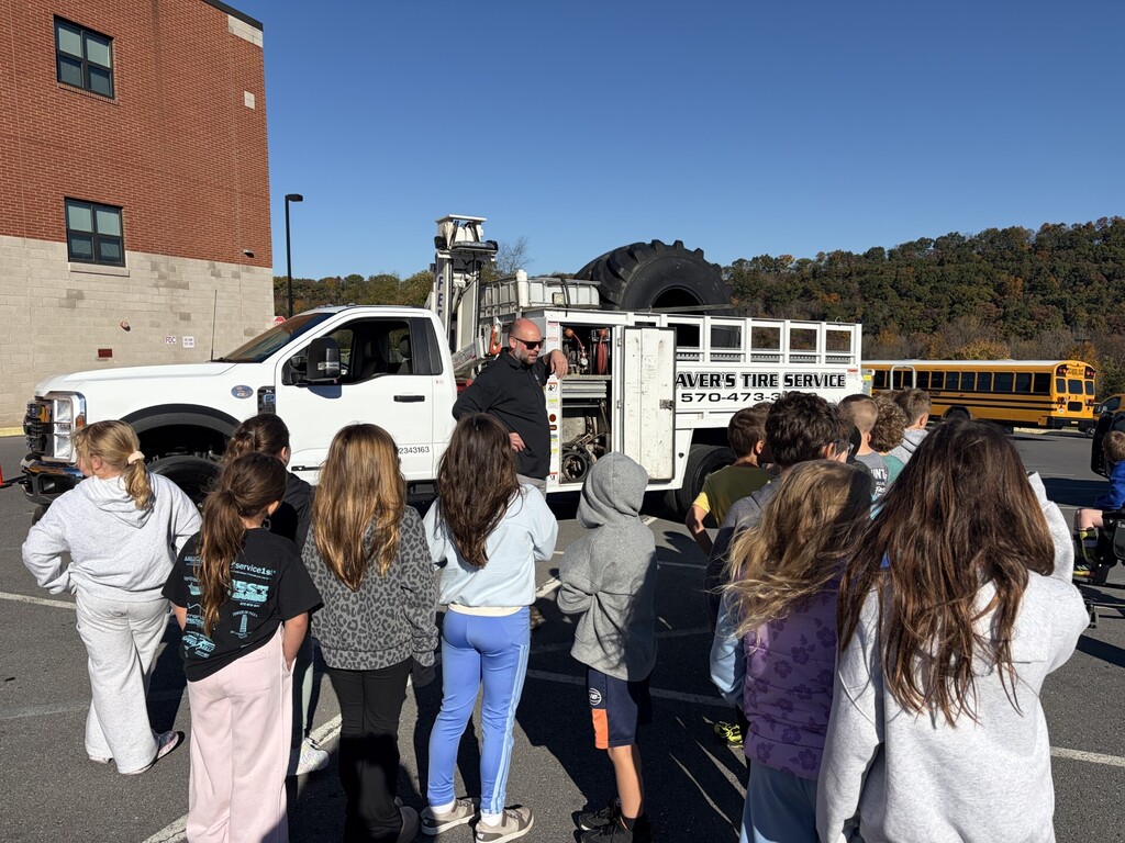 elementary career day: students learning from professionals