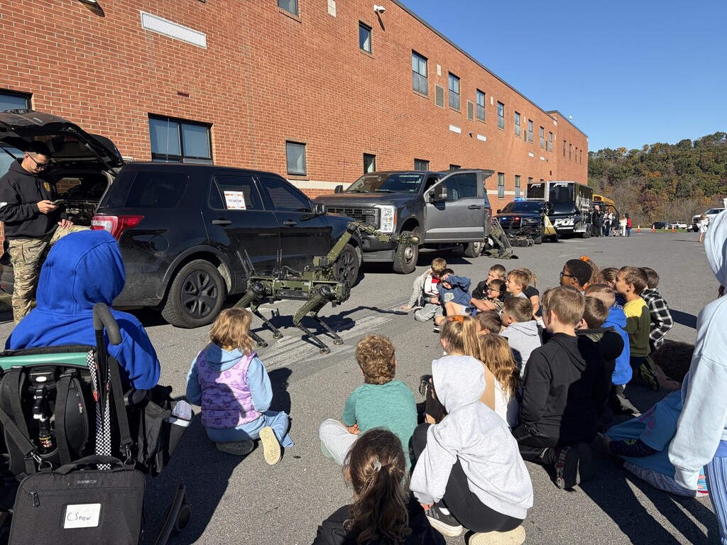 elementary career day: students learning from professionals