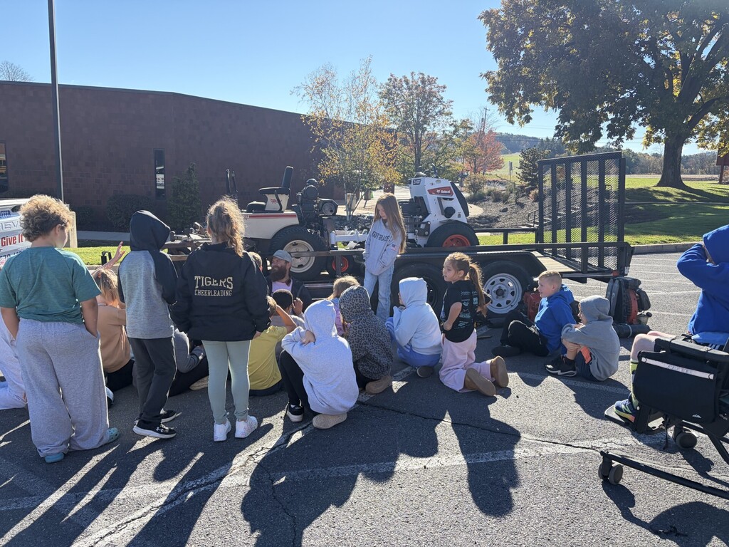 elementary career day: students learning from professionals