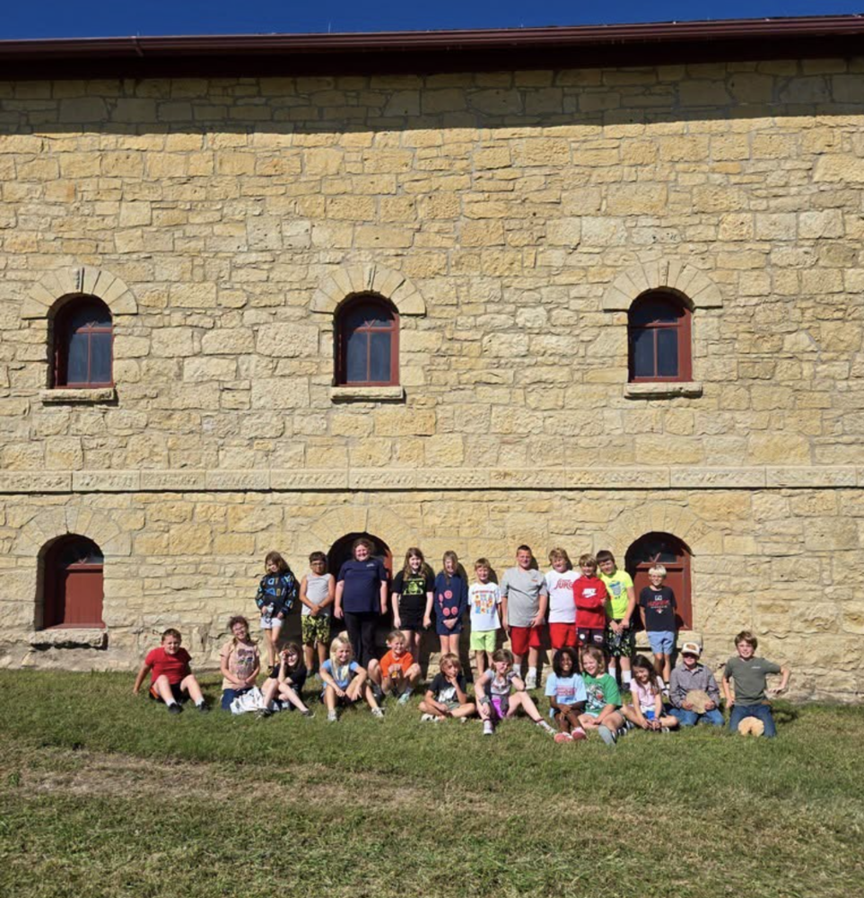 4th graders in front of the Filley stone barn