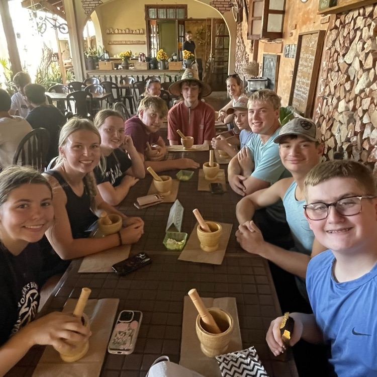 pic of kids making mofongo