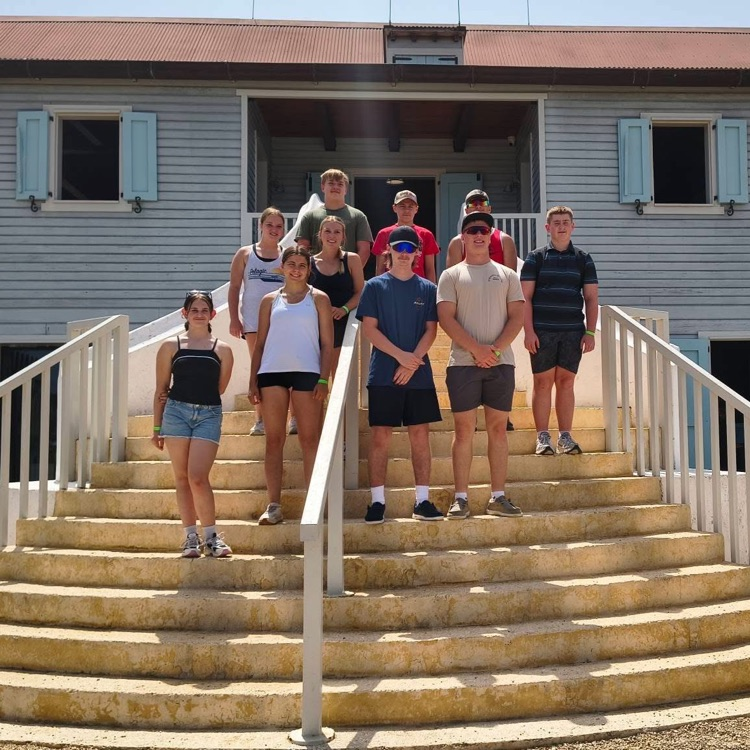 pic of kids on steps of house at a sugar hacienda