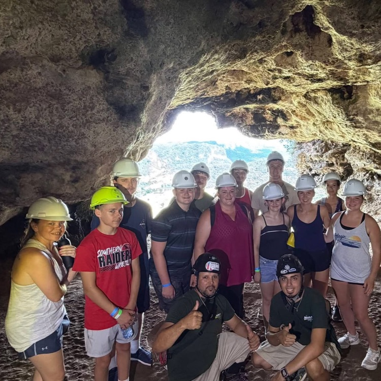 pic of group in Window Cave