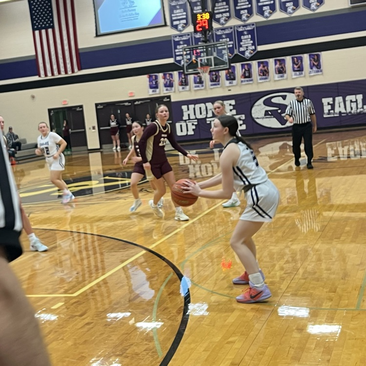 Lauren is shooting a 3 point shot