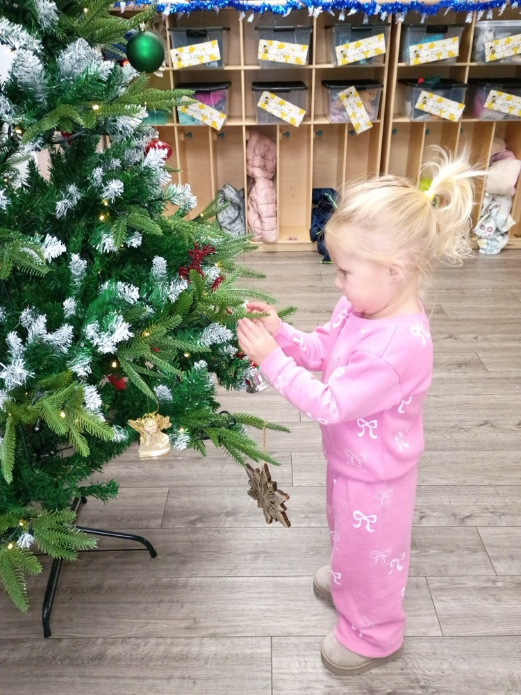children decorating Christmas tree