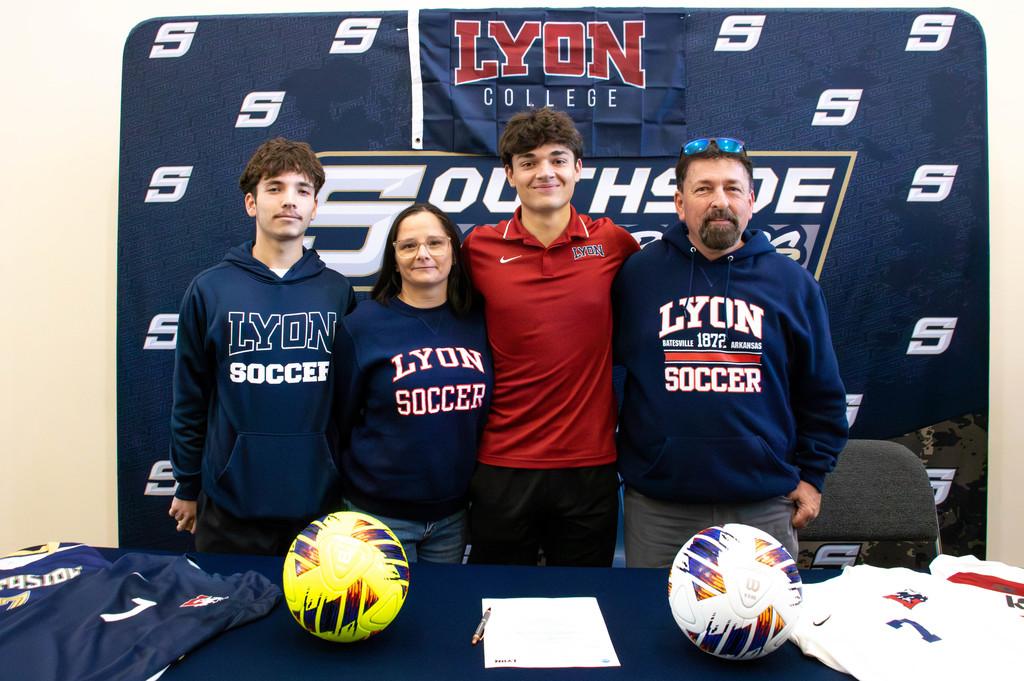Signing table 2 players and 2 coaches