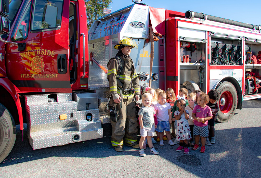 Preschoolers with firefighter