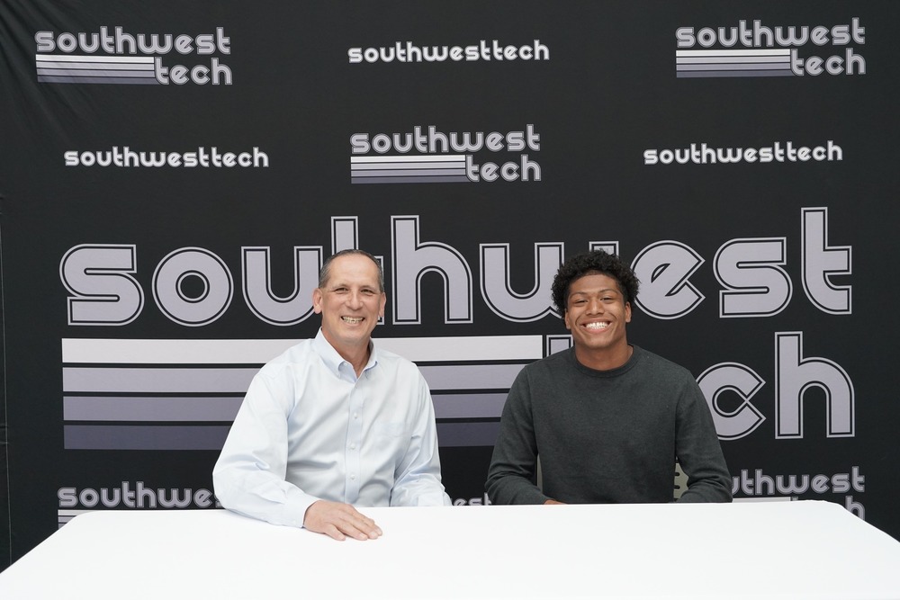 Shonn Pitts Signing to SW Tech with Dale Latham 