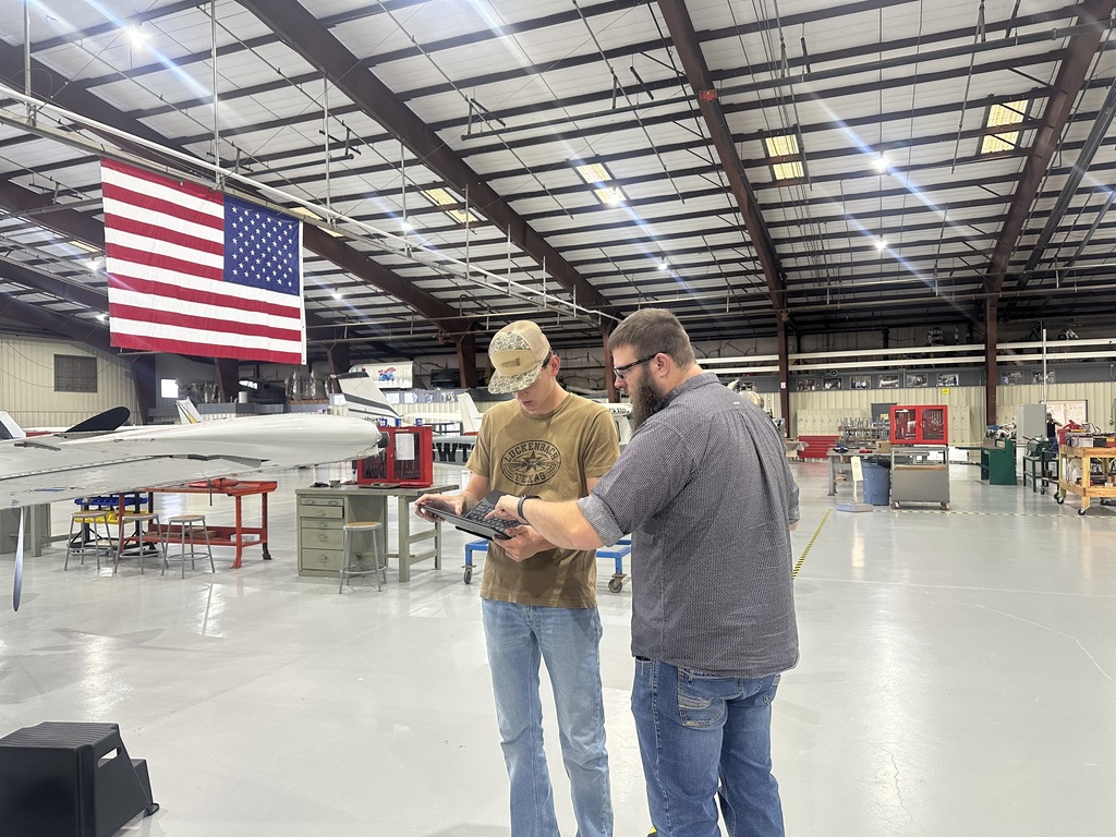 Instructor gives lesson about inspecting de-icer boots