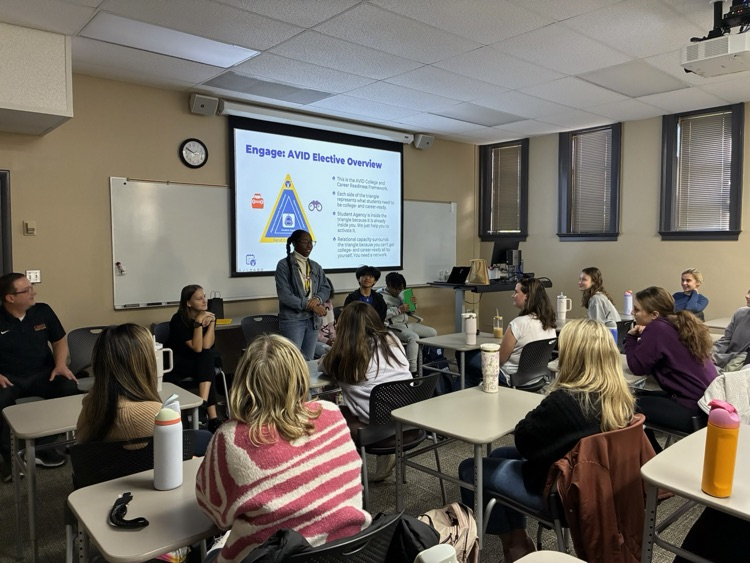 Carver AVID Elective Class Teaches a Wofford Class