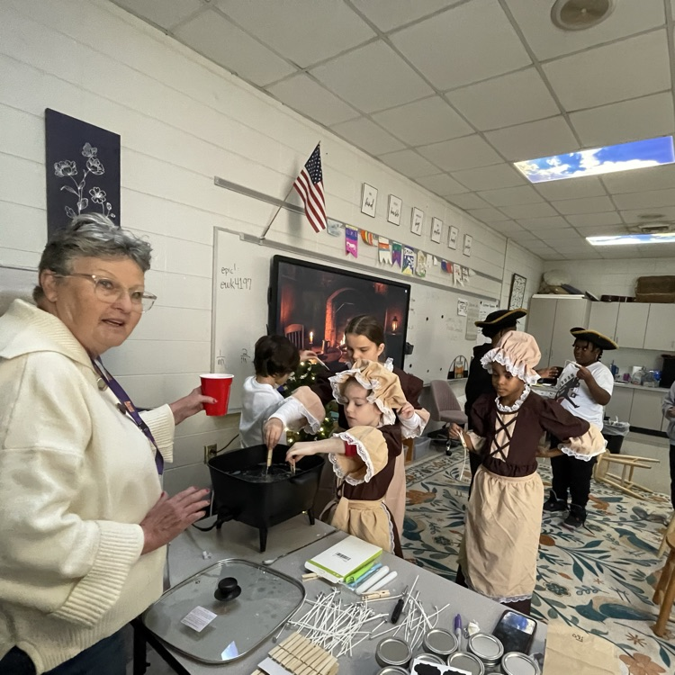 Upper El Colonial Day