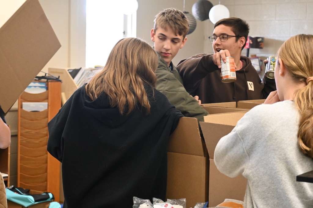 LMS StuCo canned food drive
