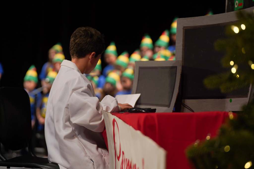 Cowpens Elementary School 4th and 5th grade students delivered an exciting performance of "Santa Claus: A Wonderful Website Christmas" last night at District Three Community Auditorium! 🎄 The program told the story of Santa’s wildly popular new website becoming overwhelmed with emails - putting Christmas deliveries at risk - until one student’s selfless gift request helped restore Santa's gift log.  Students and staff did an outstanding job!