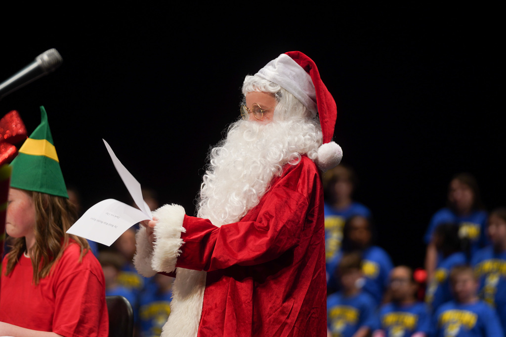 Cowpens Elementary School 4th and 5th grade students delivered an exciting performance of "Santa Claus: A Wonderful Website Christmas" last night at District Three Community Auditorium! 🎄 The program told the story of Santa’s wildly popular new website becoming overwhelmed with emails - putting Christmas deliveries at risk - until one student’s selfless gift request helped restore Santa's gift log.  Students and staff did an outstanding job!