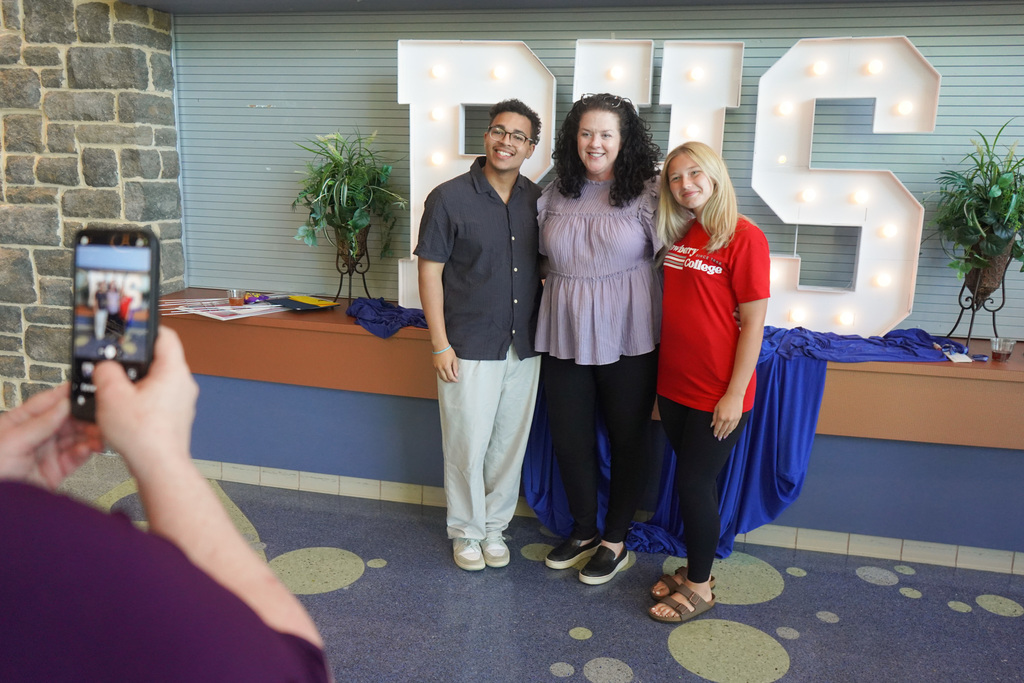 This morning, more than 50 Gettys D. Broome High School seniors signed their letters of intent to pursue their "E": Enlist, Enroll, or Employ.  Congratulations, Centurions! We are proud of you and wish you the very best in your future endeavors!