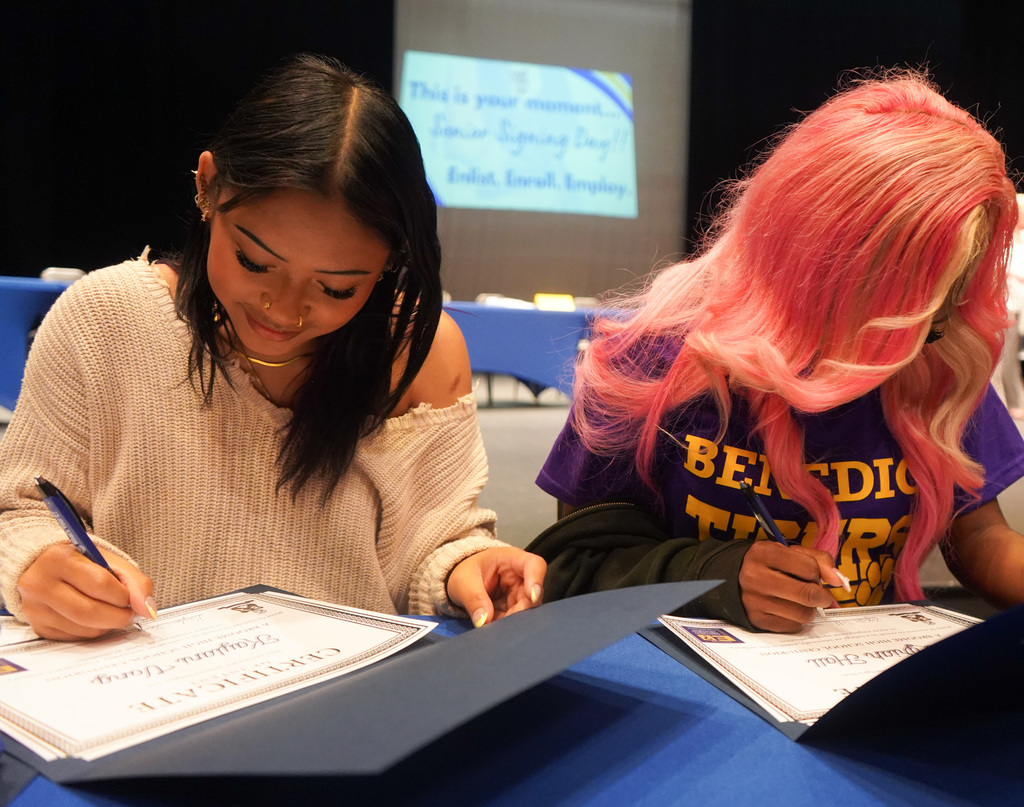 This morning, more than 50 Gettys D. Broome High School seniors signed their letters of intent to pursue their "E": Enlist, Enroll, or Employ.  Congratulations, Centurions! We are proud of you and wish you the very best in your future endeavors!
