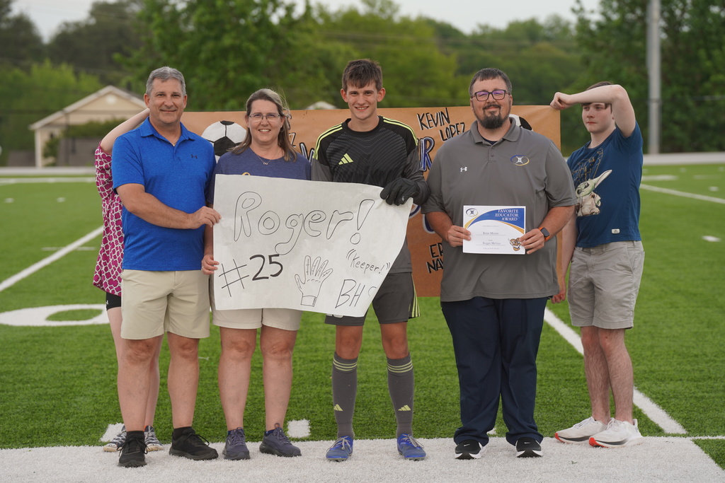 Boys Soccer Senior Night! 📸⚽️  Congratulations to seniors Thad Lyda, Kevin Lopez, Roger McGee, Erick Navarette, Damian Navarette, Gabin Delgado, and Alexis Martinez-Lopez! Thank you for your commitment to Broome Soccer!